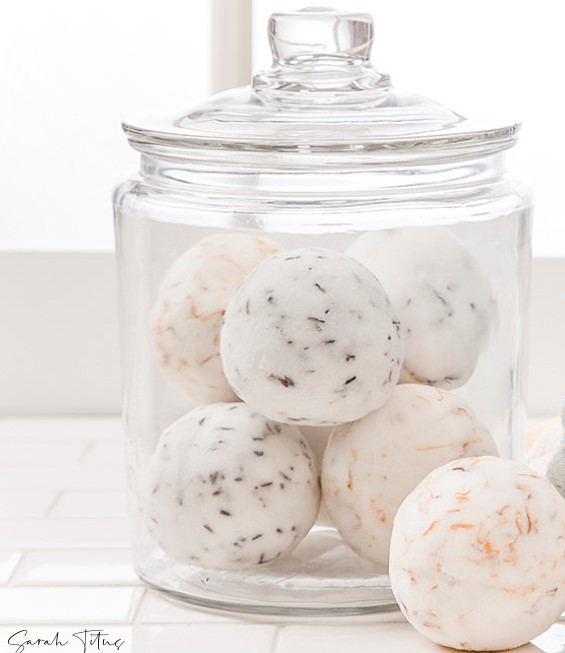 Who doesn't like bath fizzy bombs?! I know my kids go crazy over these things and you can easily make these DIY bath fizzy bombs yourself from home with just a couple ingredients!