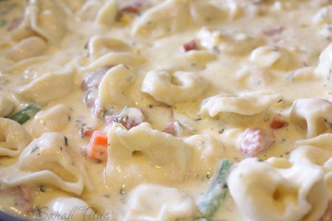 Well mixed and cooked Alfredo Pasta in a large pan