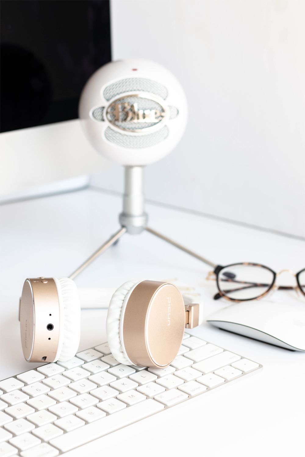 10 Best Gifts for Men Under $10 {Stocking Stuffers}