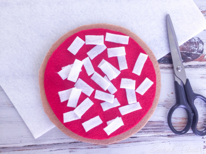 Use this no sew pizza play for all things math related! It's super fun for the kids, extremely easy to make, and educational, all at the same time!