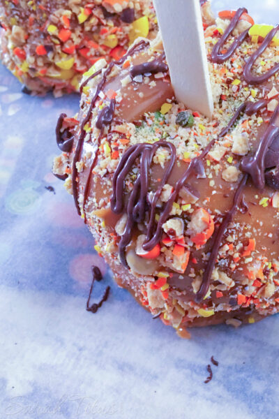 If "An apple a day keeps the doctor away," make mine one of these absolutely delicious gourmet caramel apples please!!! Here's how to make them!