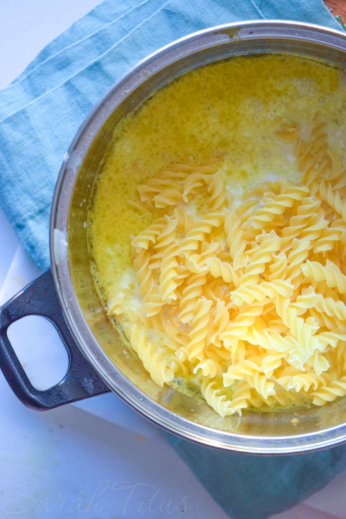 During the week, when we are busy with school and work, quick and easy meals are the way to go! This One Pot Tuscan Chicken Pasta does it all, plus it's less cleanup afterwards!