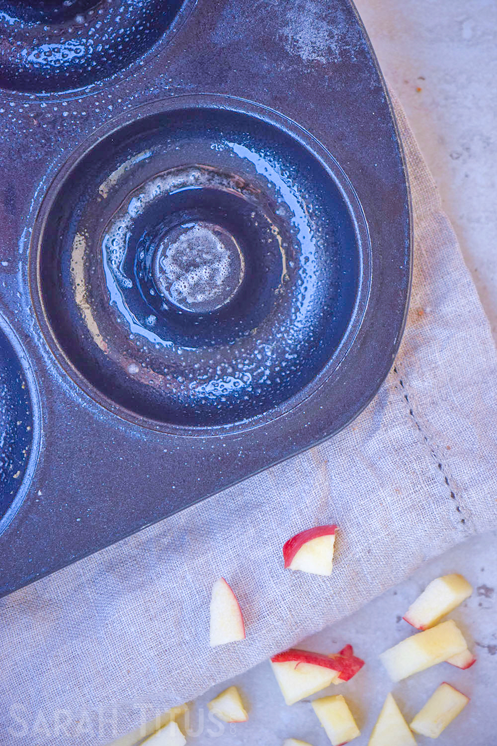 Greased baking doughnut pan