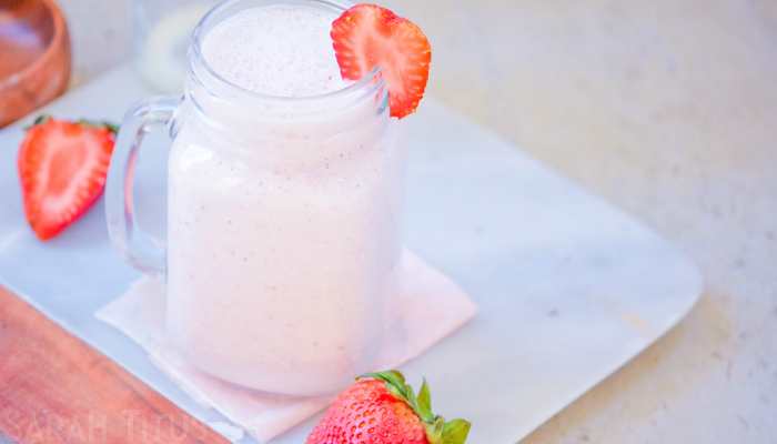 What to do with those flavorless oatmeal packets no one will eat- make this delicious Strawberry Breakfast Milkshake!