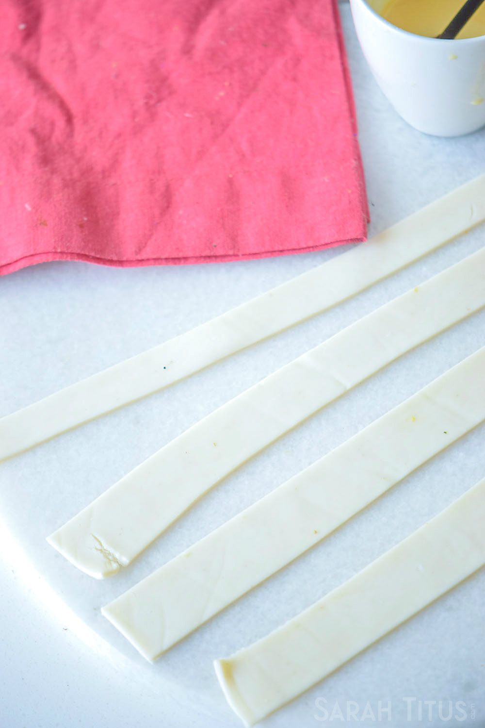 These Cinnamon Crescent Bites make for an easy to grab and go breakfast, or a great sweet treat for after dinner.