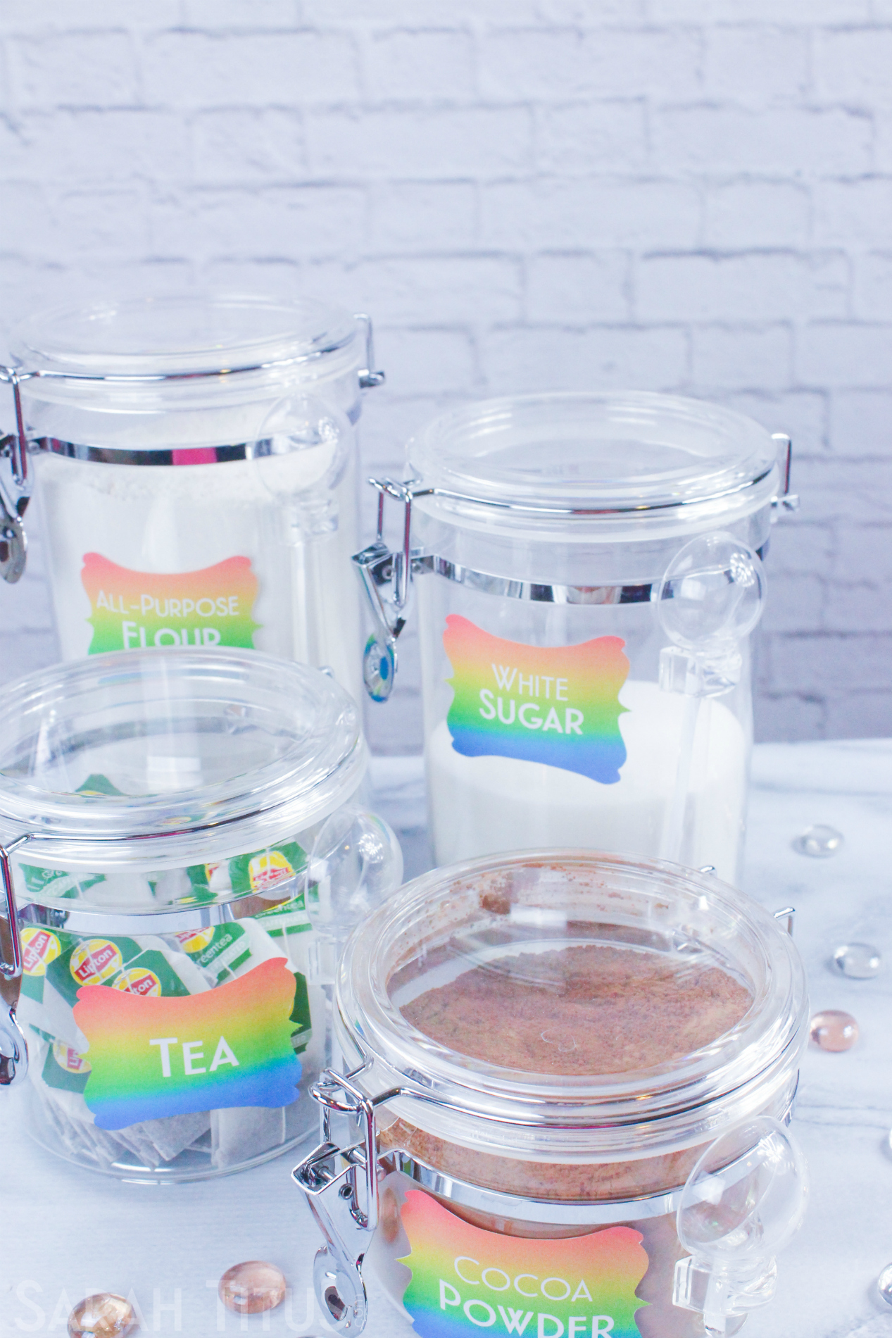 Is it just me or are all the free pantry labels dull and boring? Give your canisters some LIFE and pizzazz with these super CUTE, colorful free printable pantry labels!