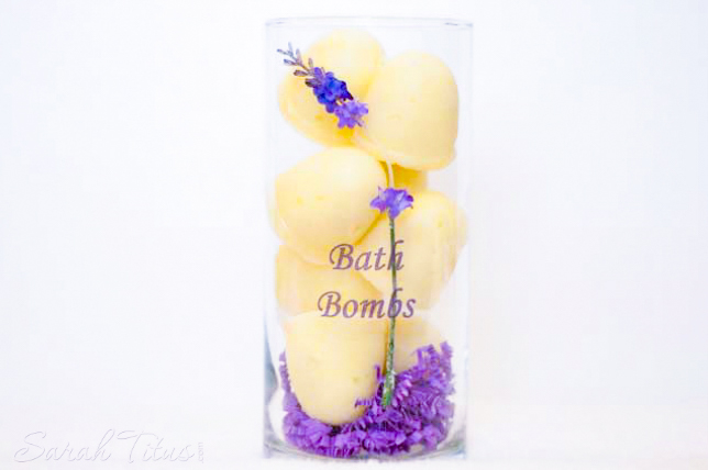 Who doesn't like bath fizzy bombs? I know my kids go crazy over these things and you can easily make these essential oil bath fizzy bombs yourself!