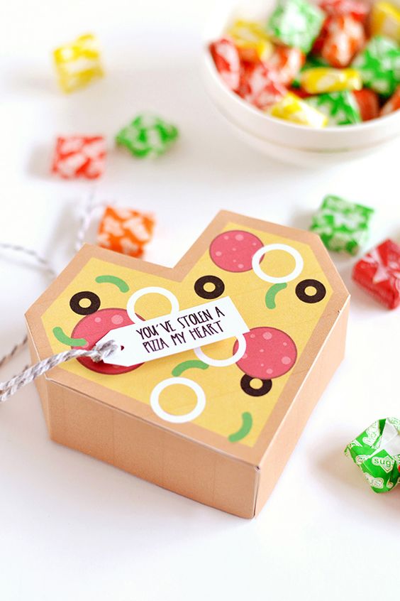 This Valentine's Box is just super cute and useful for packing little presents for your loved ones.