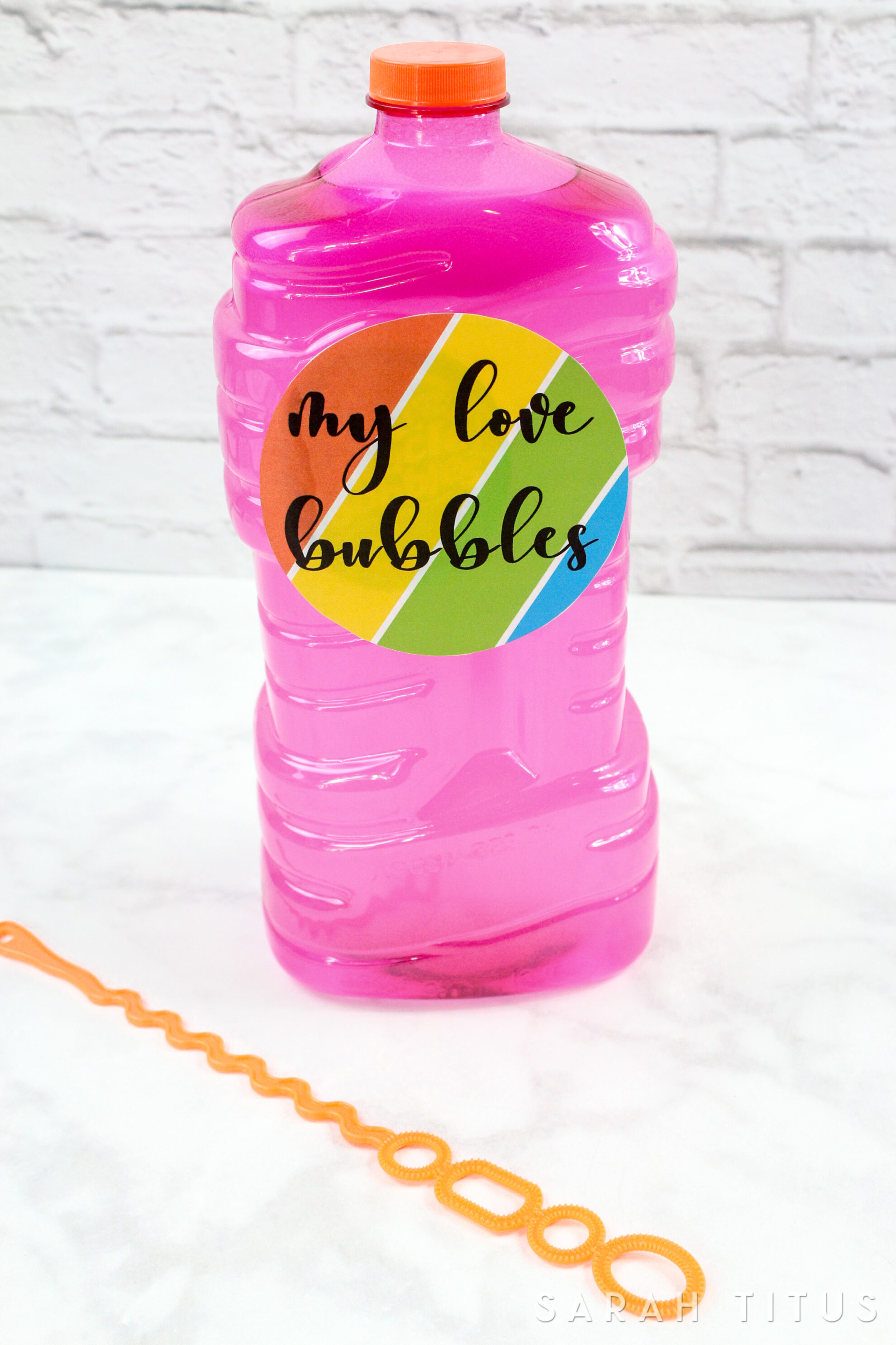 This Love Bubbles Gift Idea Free Printable is so simple but also so fulfilling. Children love and enjoy playing with bubbles so much. Plus it’s a cool and fun activity for all year around!