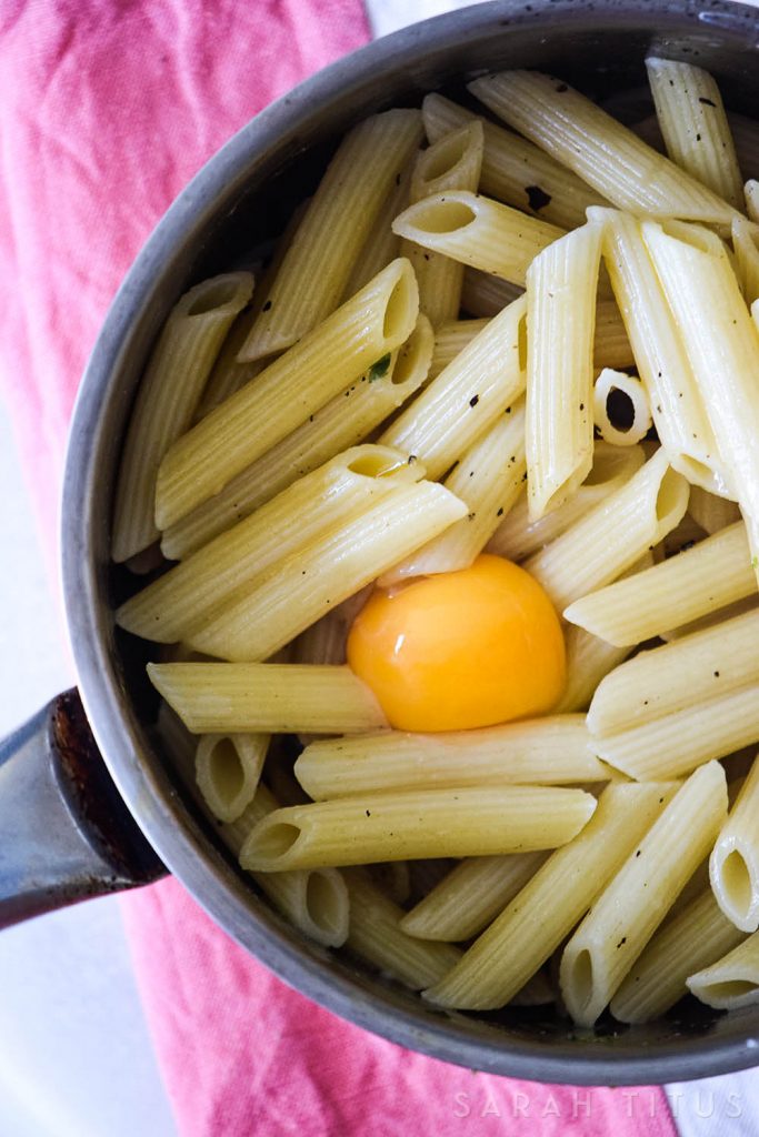 This Roasted Veggies Pasta is a quick and healthy recipe that is perfect for busy weekday evenings. It is also a great way to add more vegetarian meals to your diet!