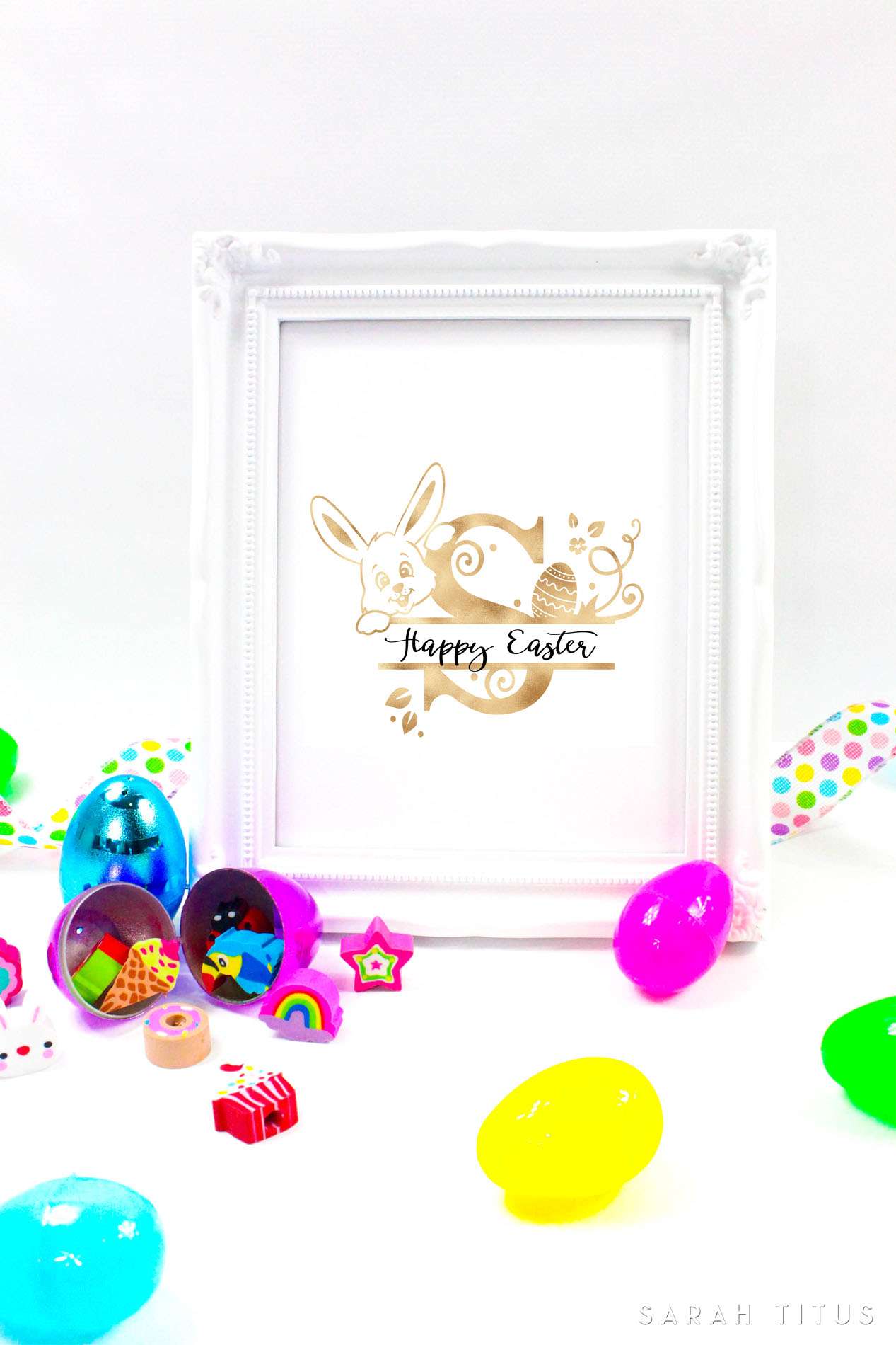These free printable Easter monogram wall signs are perfect to decorate your home this holiday season! Print and keep yourself or frame and give as a gift!