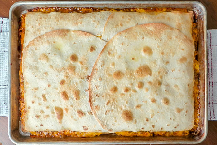 If you like quick and easy, family-friendly recipes that everyone will enjoy, you have to try this delicious sheet pan dinner: beef and cheddar quesadillas! #sheetpanmeals