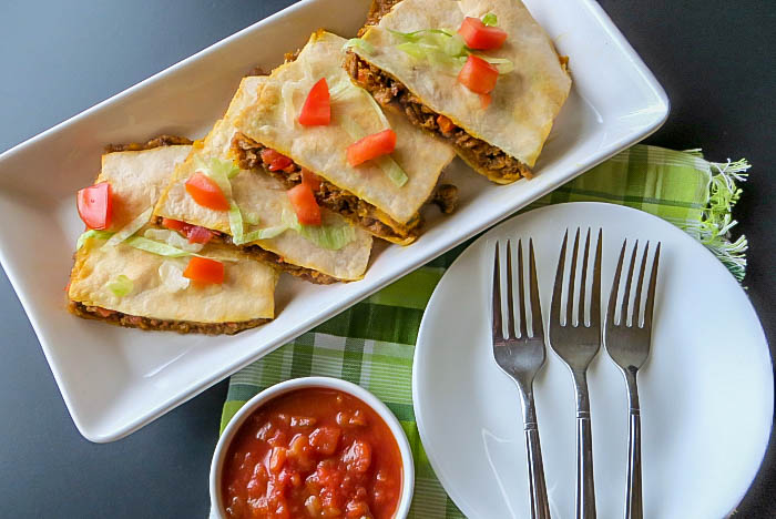 If you like quick and easy, family-friendly recipes that everyone will enjoy, you have to try this delicious sheet pan dinner: beef and cheddar quesadillas! #sheetpanmeals