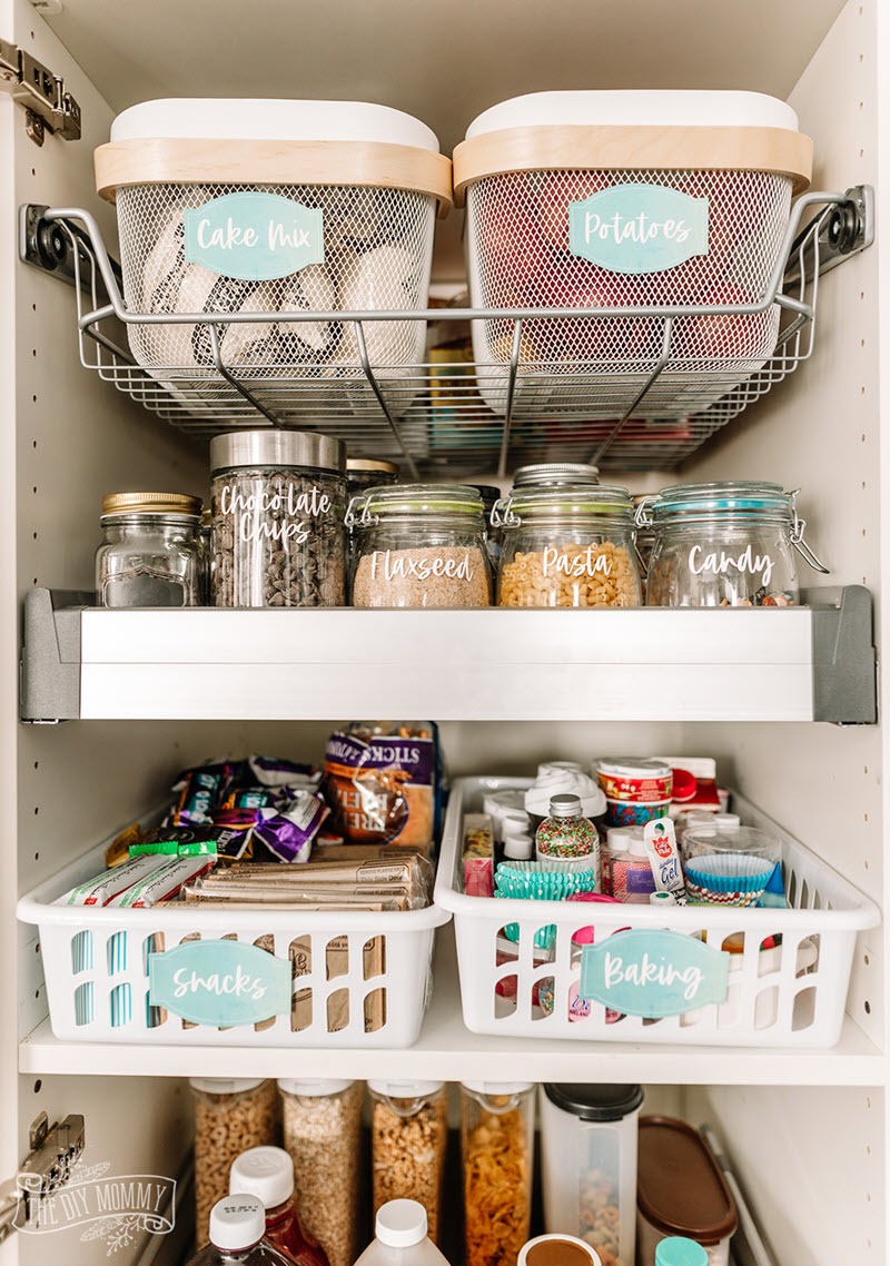 These teal labels with a watercolor background are so elegant and simple they would look perfect in any pantry.