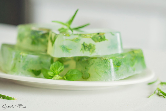 Making rosemary spearmint soap is a fun project and you end up with a unique and beautiful end product that you can use for yourself or give as a thoughtful gift to others. Grab the free printable here!